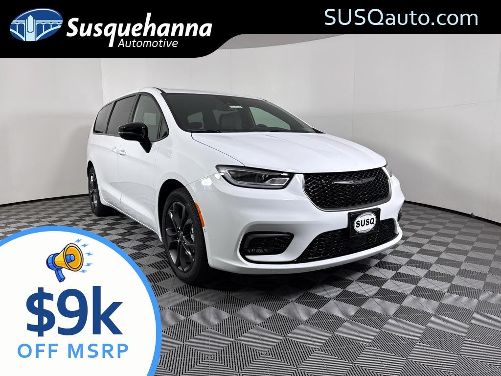 2026 Chrysler Pacifica Select's photo