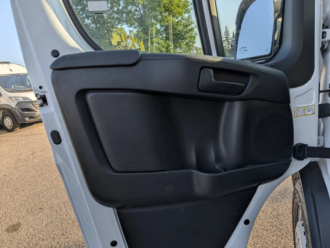 Certified Used 2025 White RAM Tradesman - Convienence Grp - Mopar Wall Paneling - LOW KMS image 11