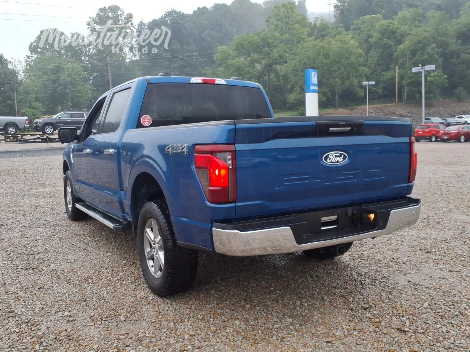 Used 2024 Atlas Blue Ford XLT image 5