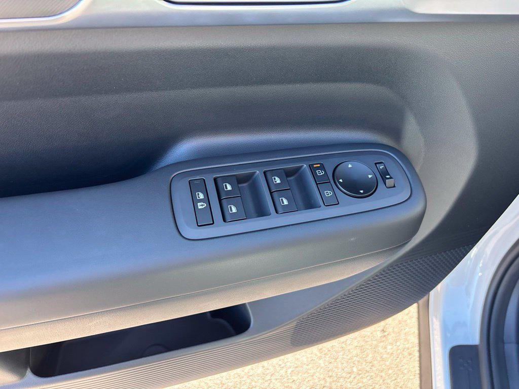 New 2027 White Hyundai SE AWD image 12