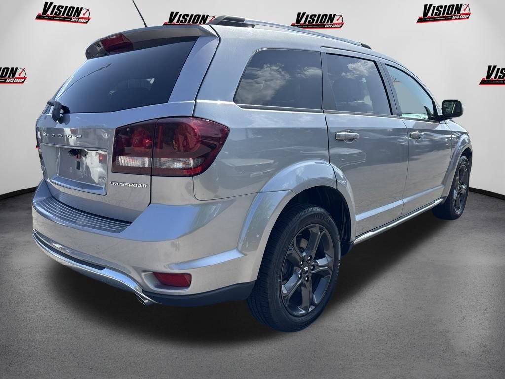 Used 2018 Silver Dodge Crossroad image 5