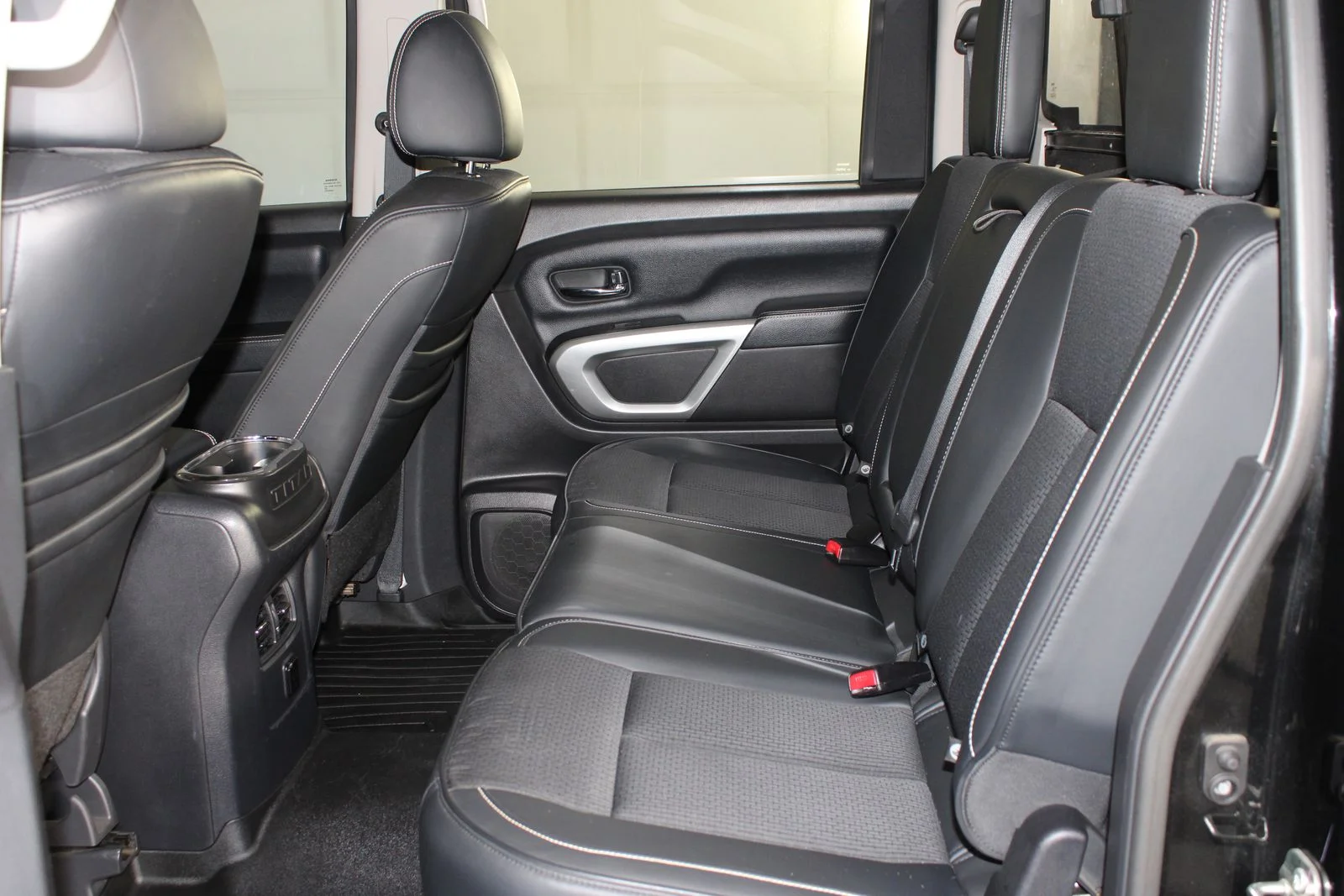 Used 2017 Black Nissan PRO-4X image 9