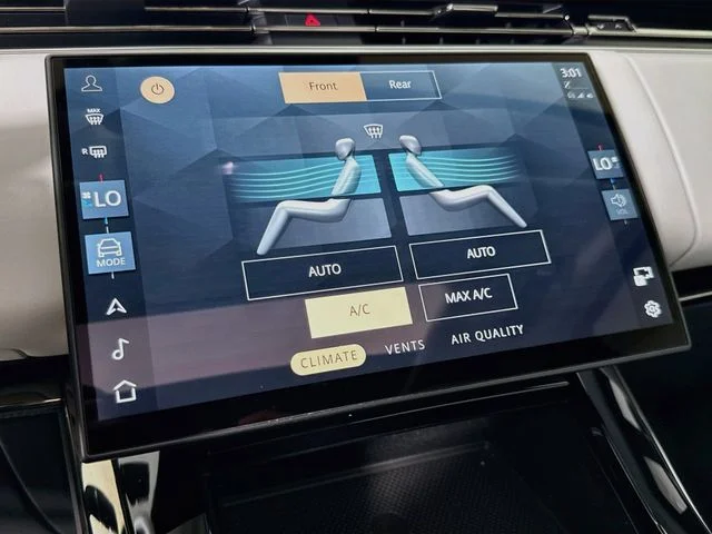Used 2024 Gray Land Rover Dynamic SE image 18