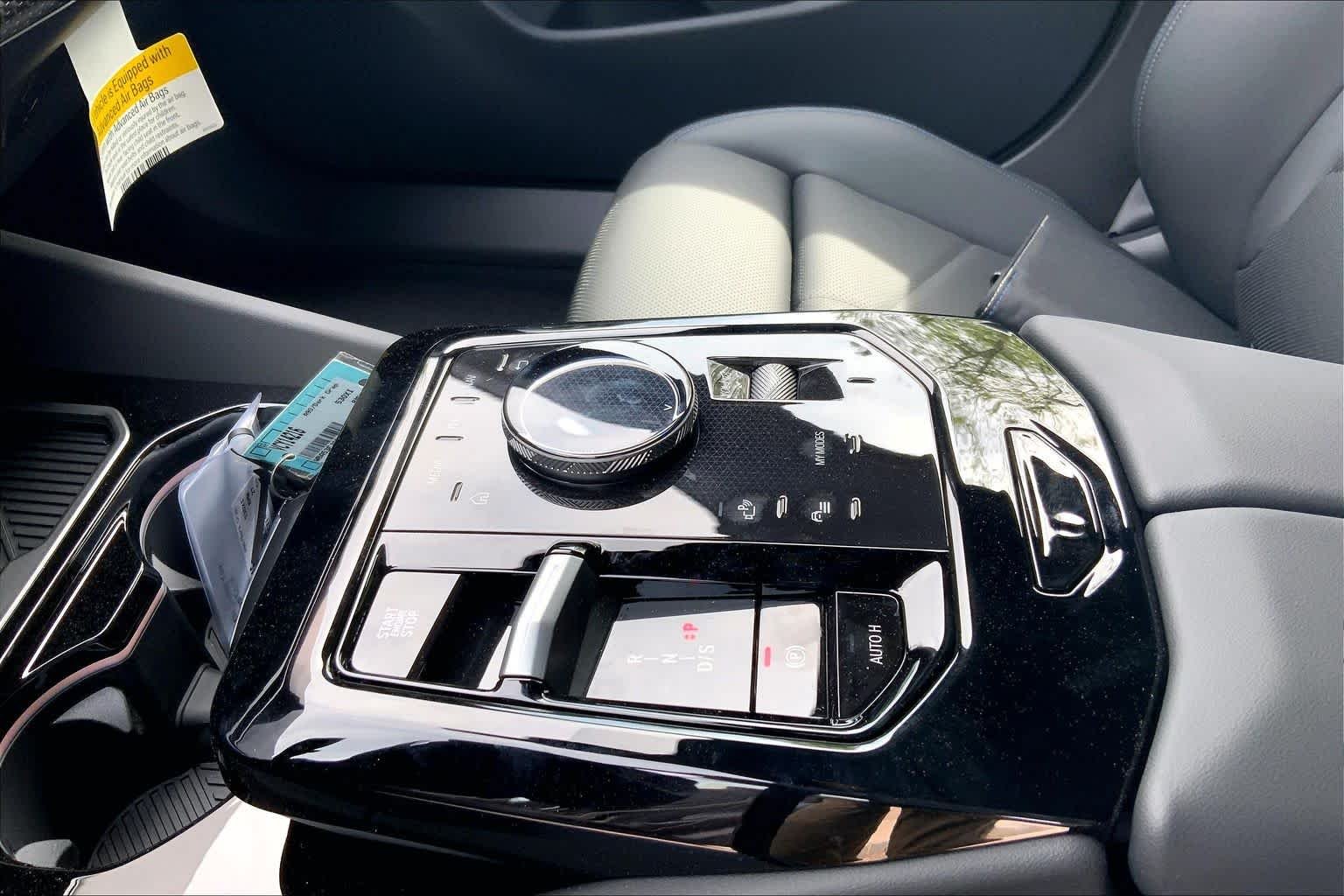 New 2027 Dark Graphite Metallic BMW 530i xDrive image 7