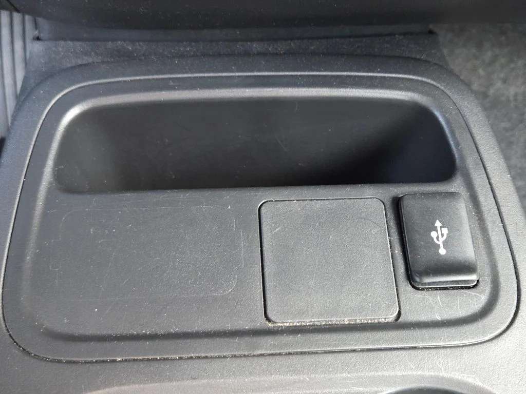 Used 2024  Mitsubishi ES image 31