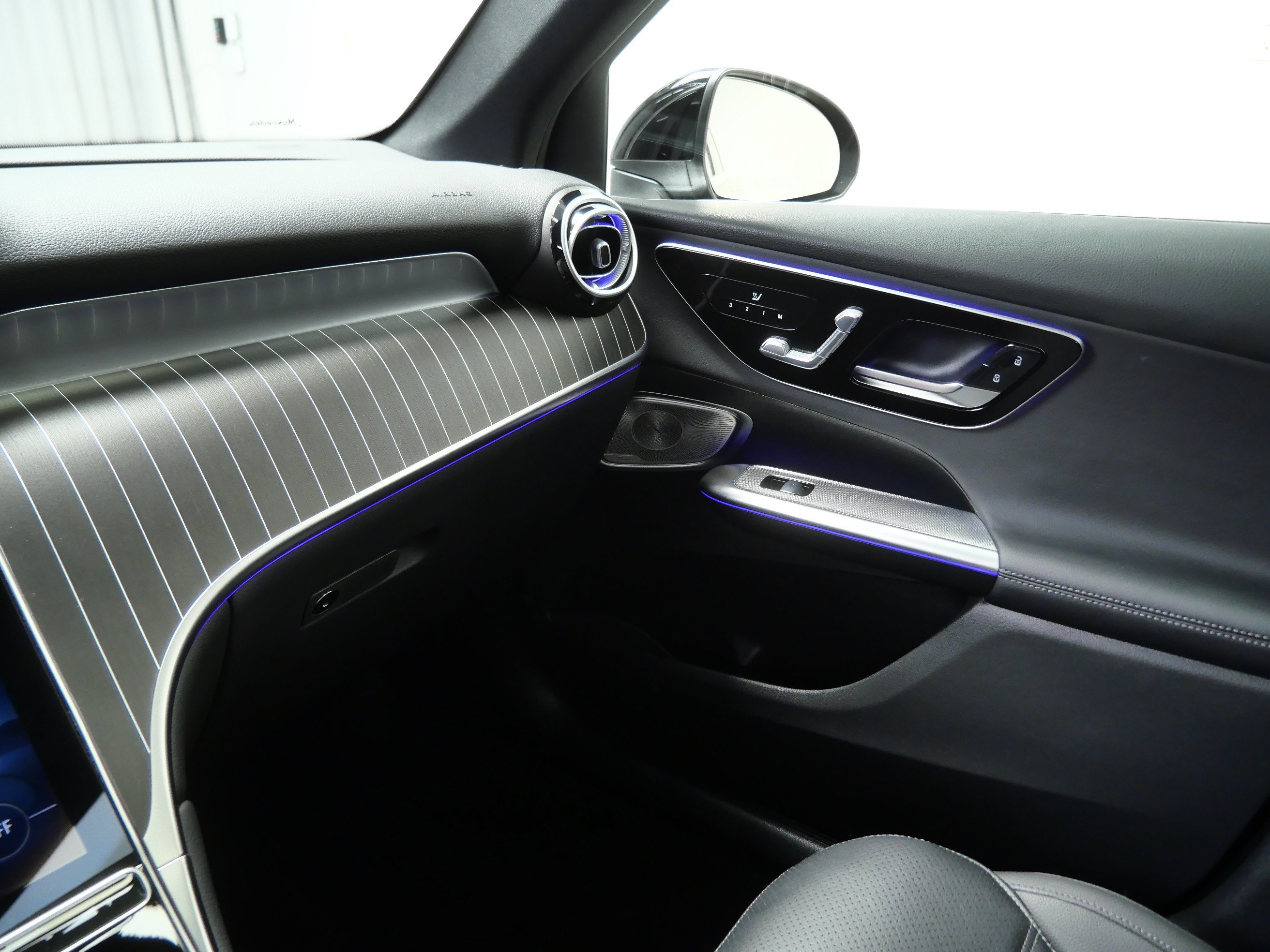 Certified Used 2026 Black Mercedes-Benz GLC 300 image 20