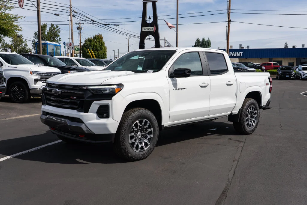 New 2026 Summit White Chevrolet Z71 image 3