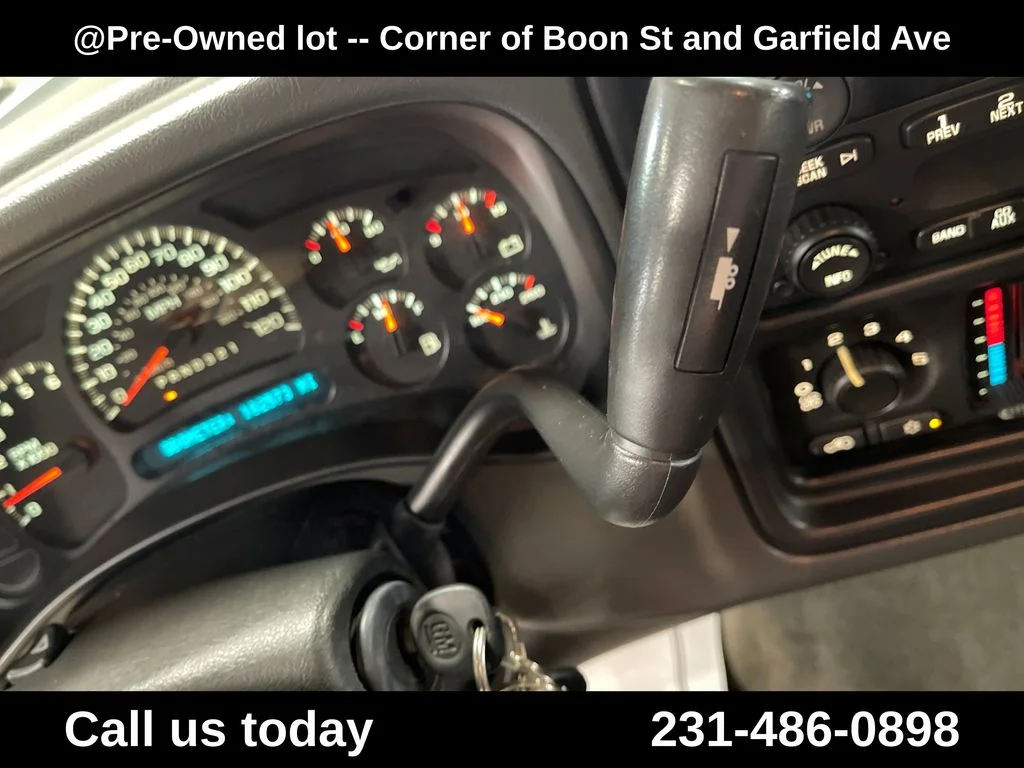 Used 2006 White Chevrolet LT image 24