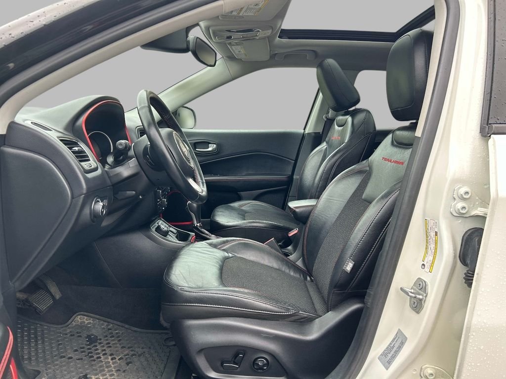 Used 2018 White Jeep Trailhawk image 15