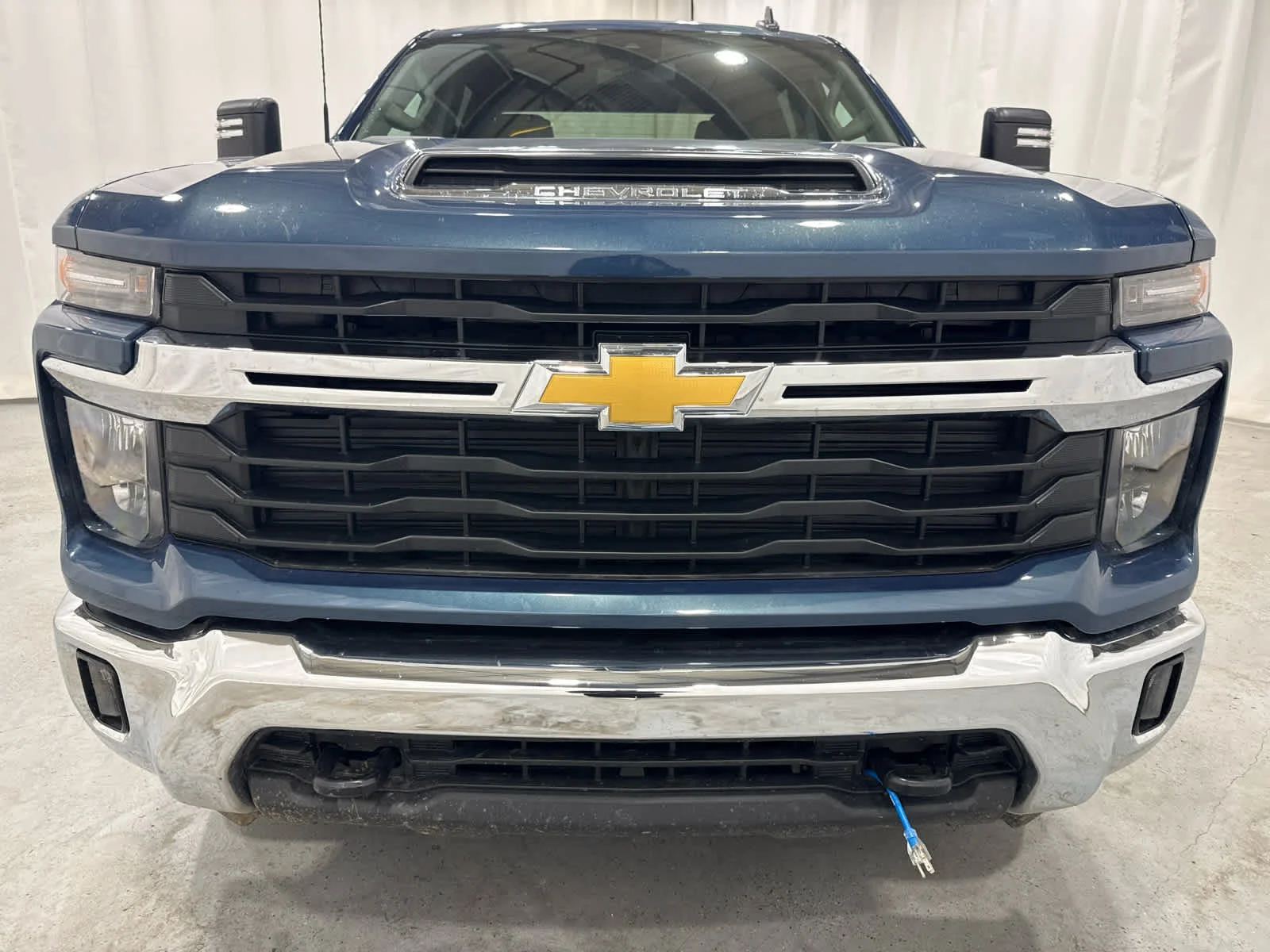 Used 2026 Lakeshore Blue Metallic Chevrolet LT image 8