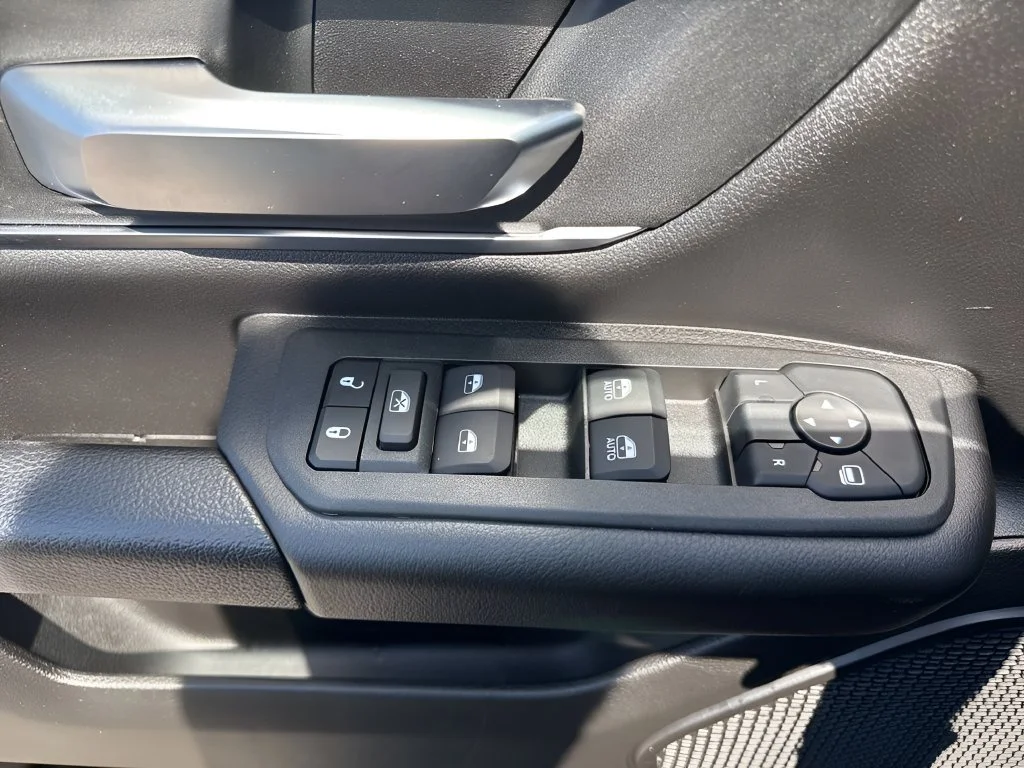 Used 2025  Ram Big Horn image 29