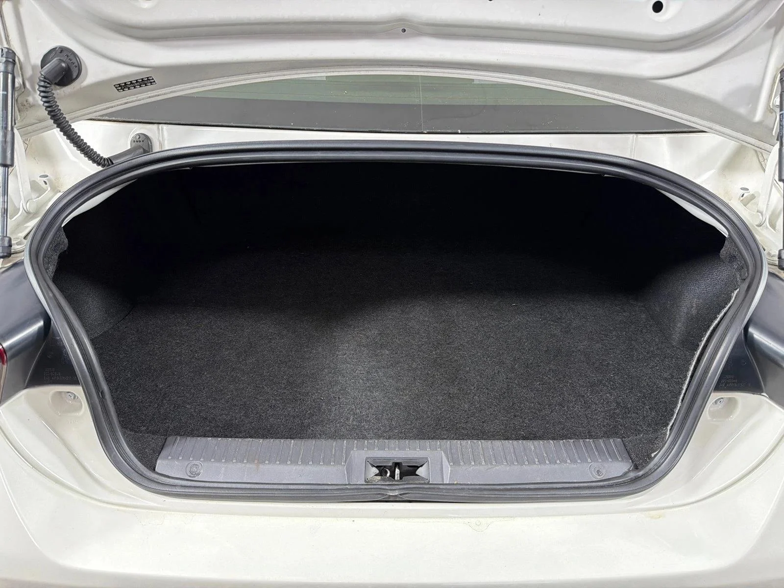 Used 2017 White Toyota  image 17