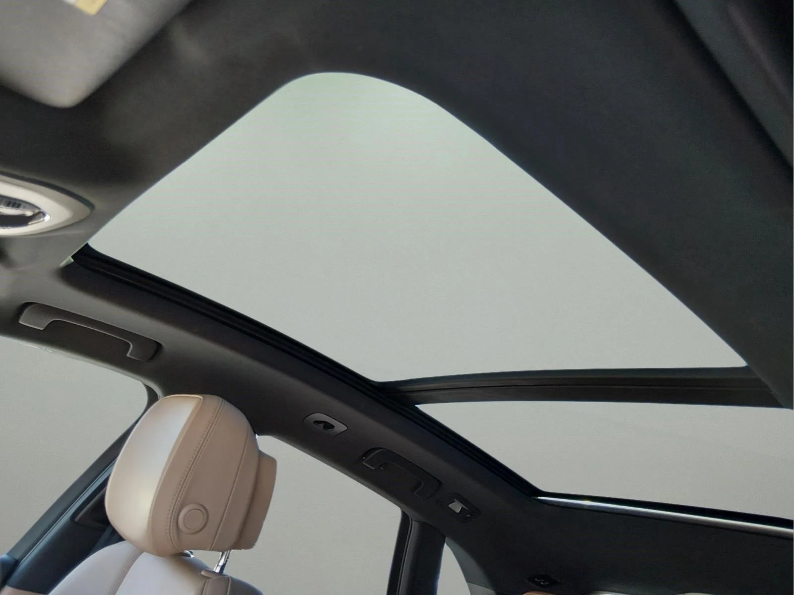 Used 2020 White Porsche  image 18