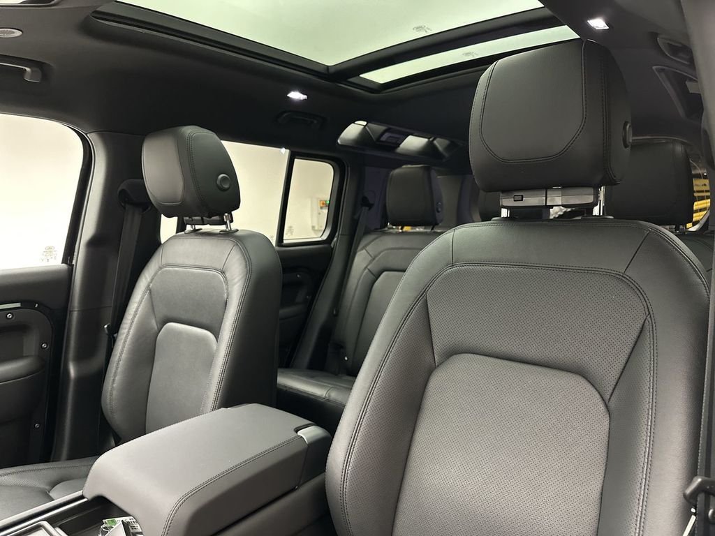 Used 2024 Santorini Black Metallic Land Rover S image 15