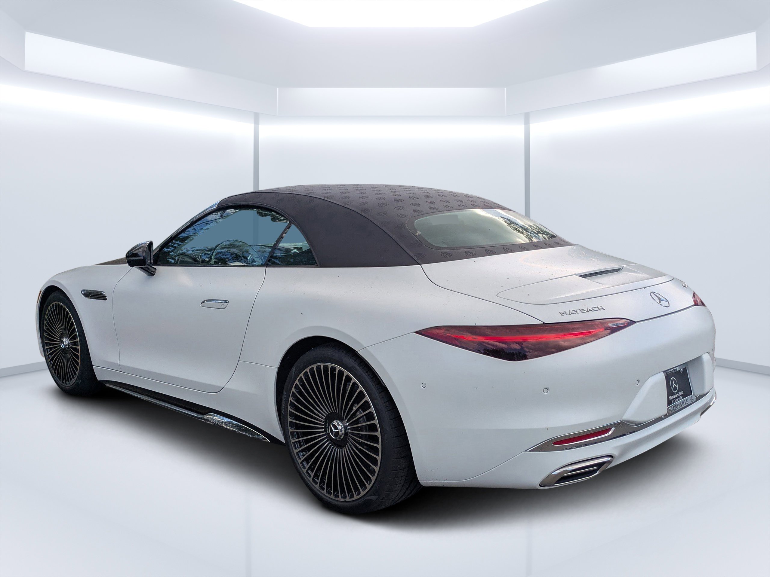 New 2026 MANUFAKTUR moonlight white magno (White Ambiance) Mercedes-Benz Maybach SL 680 Monogram Series image 8