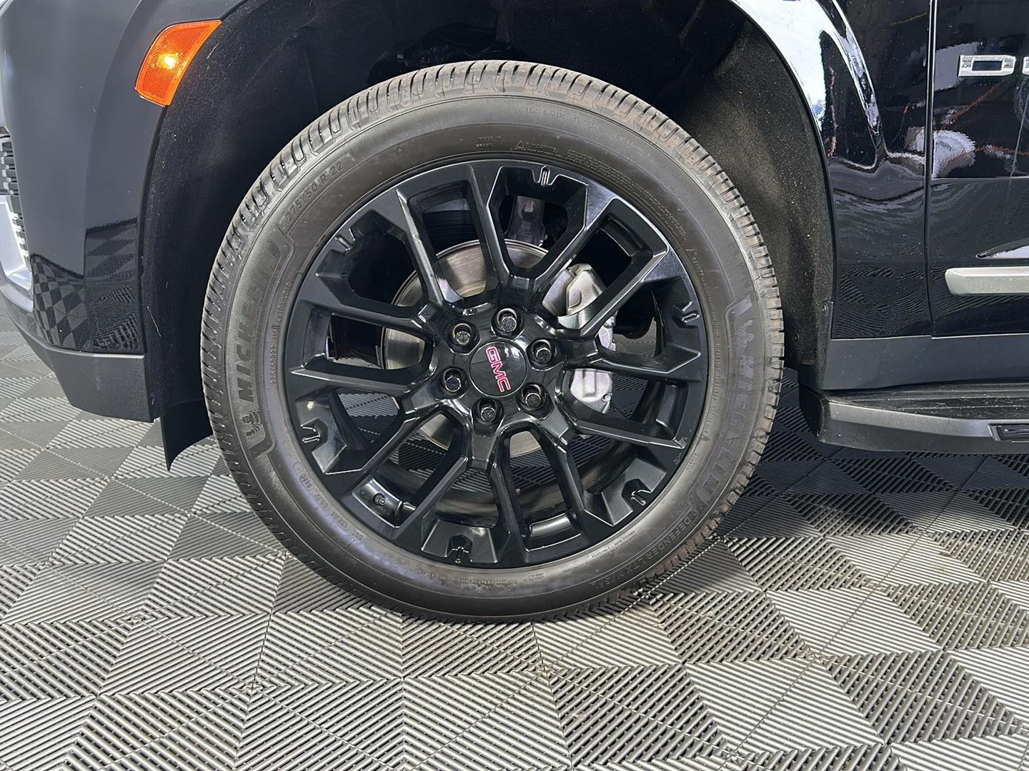 Used 2022 Onyx Black GMC Denali image 8