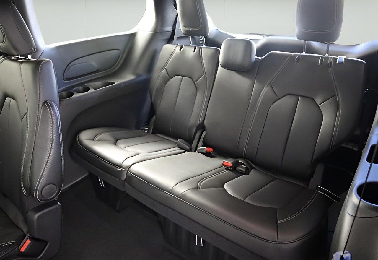 2026 Chrysler Pacifica Select - Photo 11
