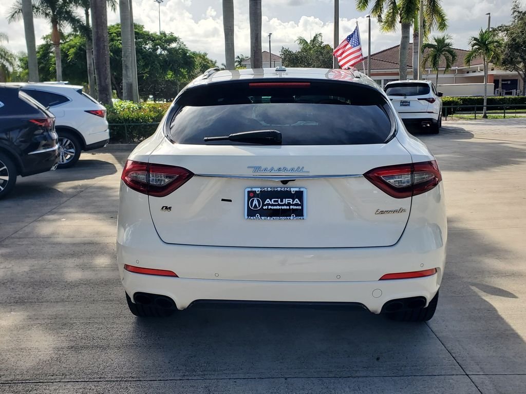 Used 2019 White Maserati Base image 6