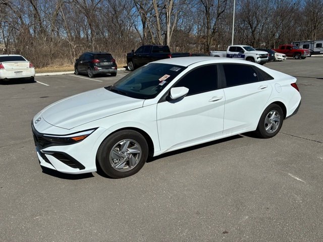 Used 2025 Hyundai Elantra SE with VIN KMHLL4DG0SU896990 for sale in Kansas City