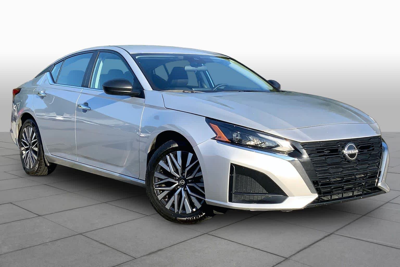 Used 2025 Brilliant Silver Metallic Nissan SV image 3