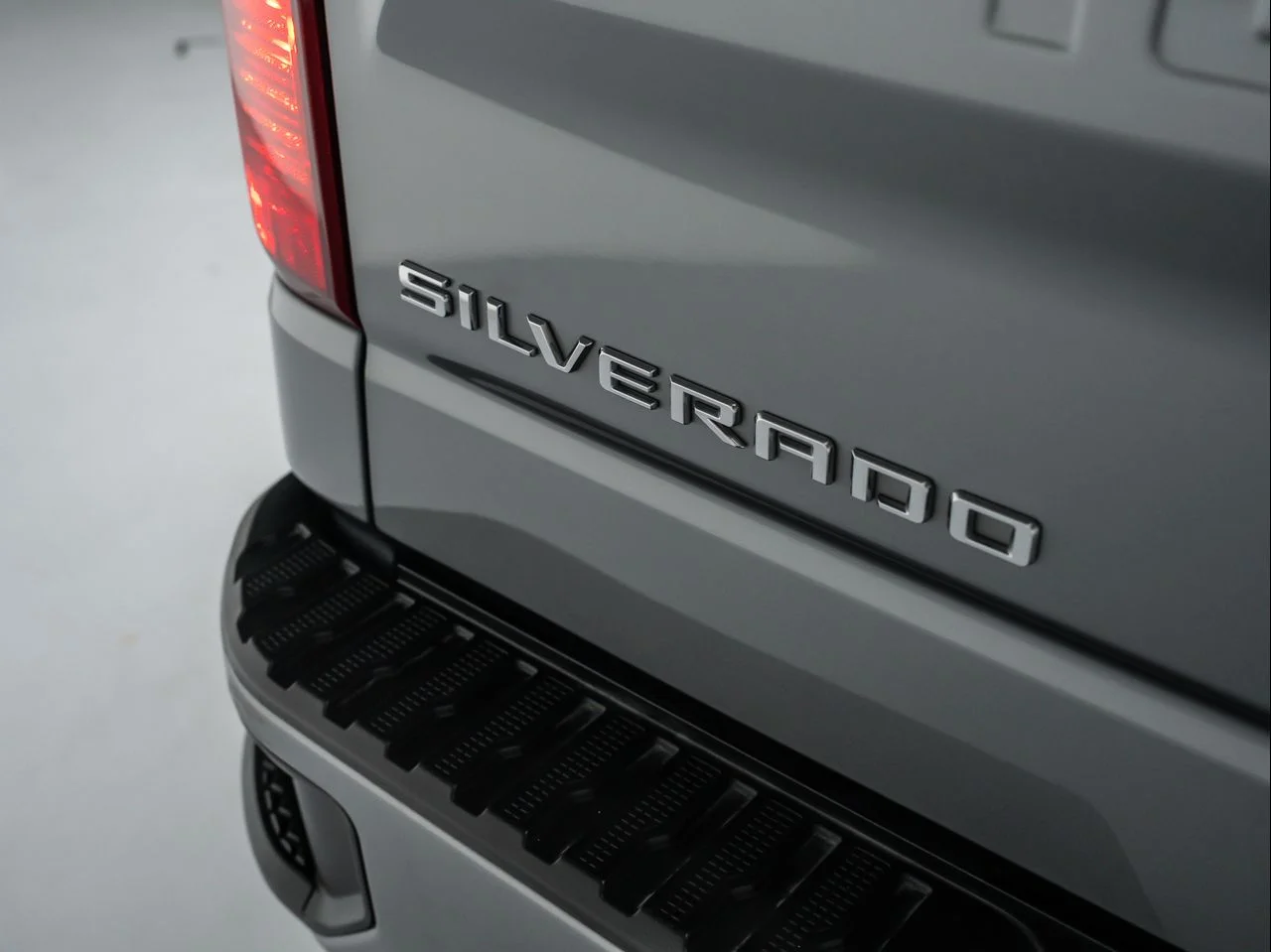 Used 2023 Sterling Gray Metallic Chevrolet 2WD Crew Cab Short Bed Custom image 32