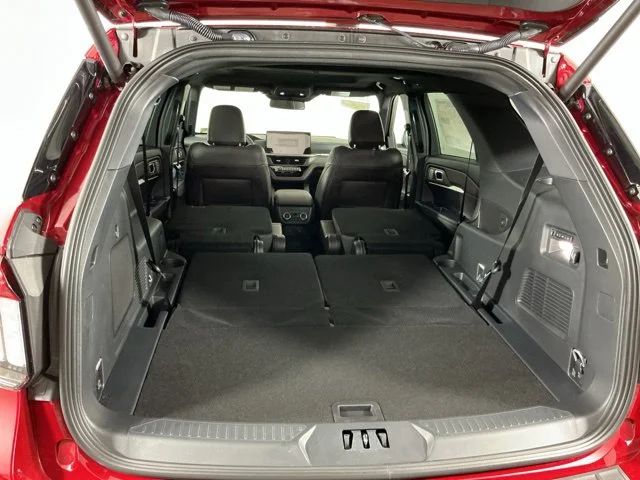 New 2027 Ruby Red Metallic Tinted Clearcoat Ford Platinum image 35