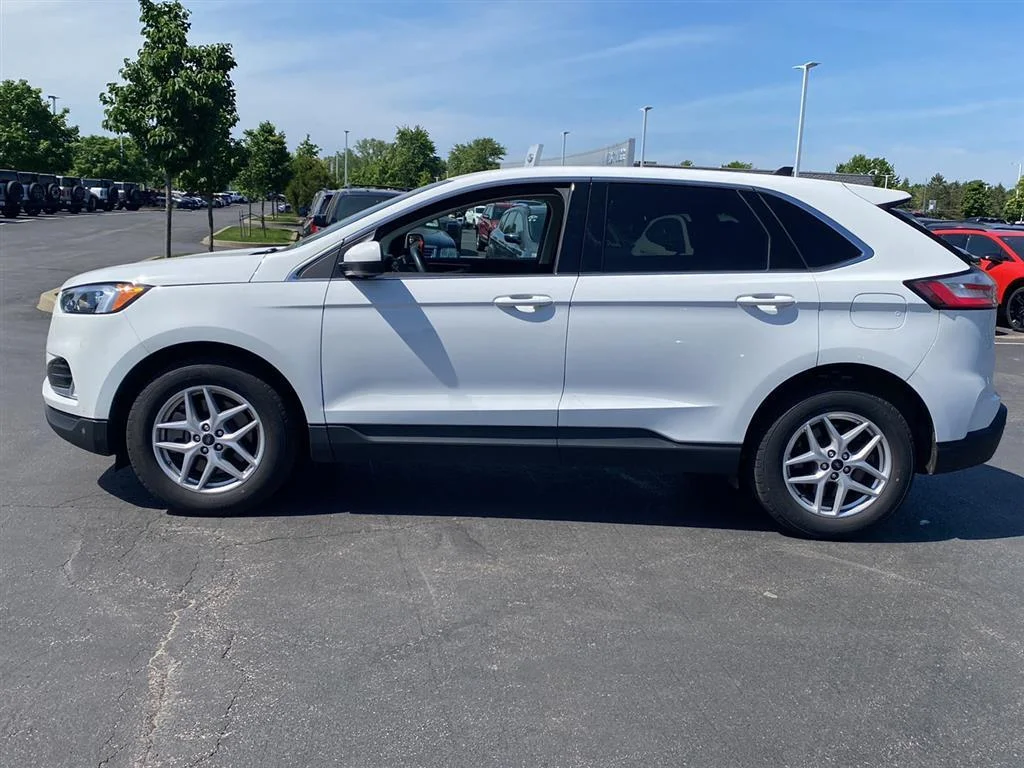 Used 2023 Oxford White Ford SEL image 7