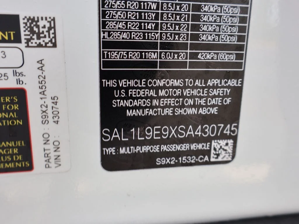 Certified Used 2025 Fuji White Land Rover Dynamic SE image 39