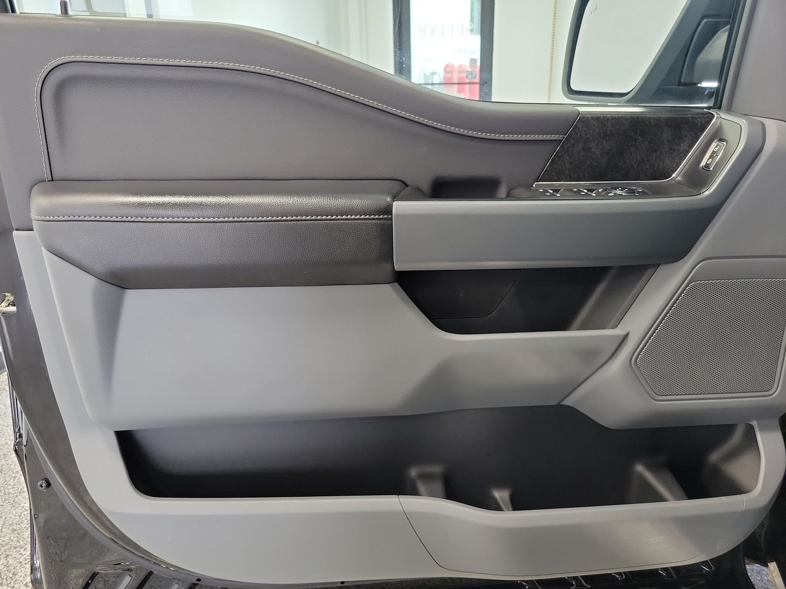 Used 2023 Black Ford XLT image 6