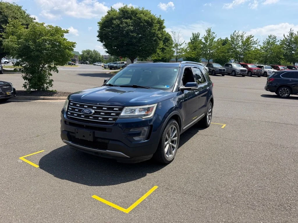 Used 2017 Blue Ford Limited image 3