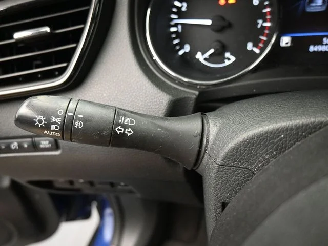 Used 2020 Blue Nissan SL image 18