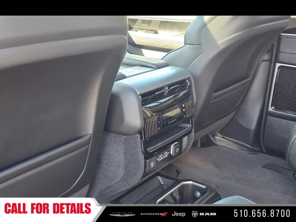 New 2026 Bright White Clear-Coat Exterior Paint Jeep Limited Altitude image 11