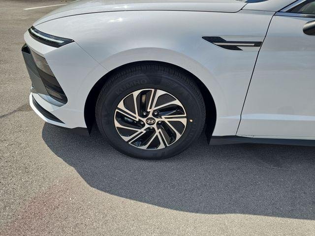 New 2026 White Hyundai Blue image 10