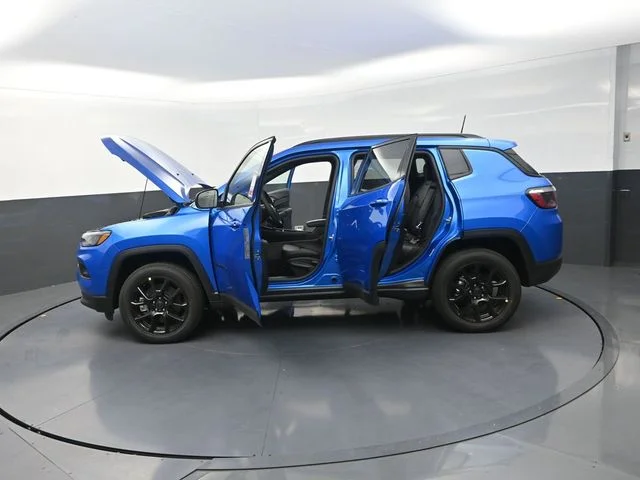 New 2026 Hydro Blue Pearlcoat Jeep Latitude image 32