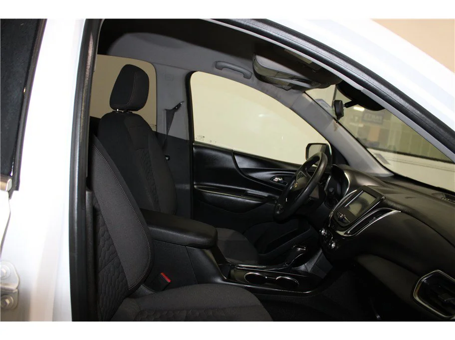 Used 2018 Summit White Chevrolet LT image 22