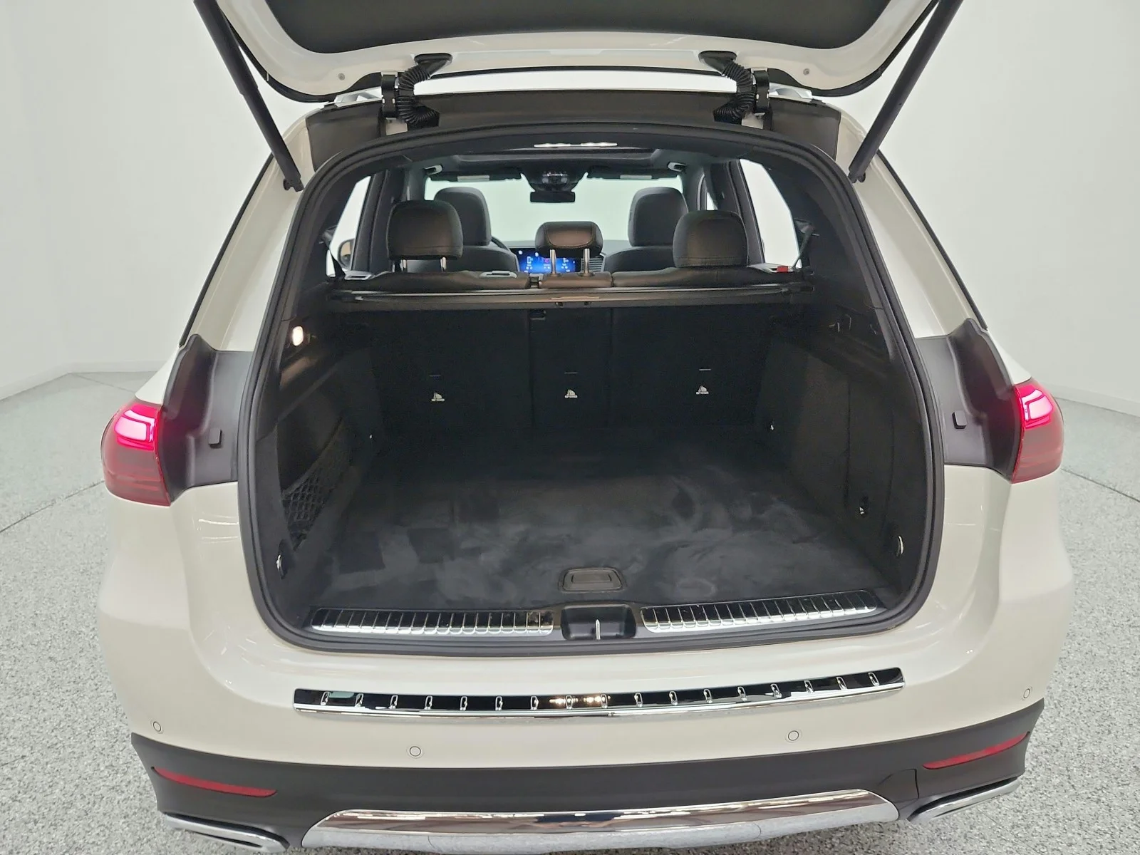 Certified Used 2024 Polar White Mercedes-Benz GLE 350 4MATIC® SUV image 19