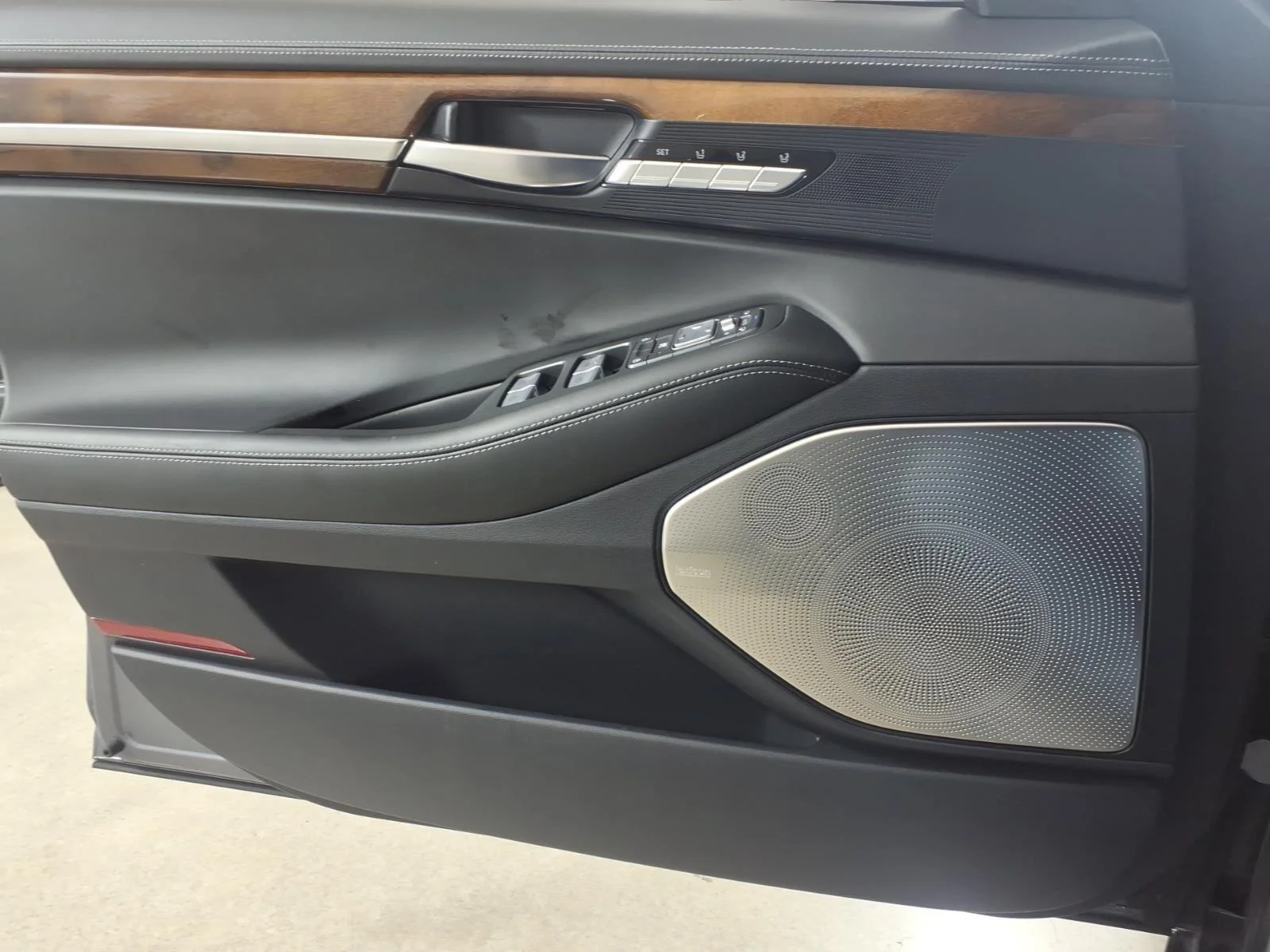 Used 2017 London Gray Metallic Genesis 3.3T Premium image 4