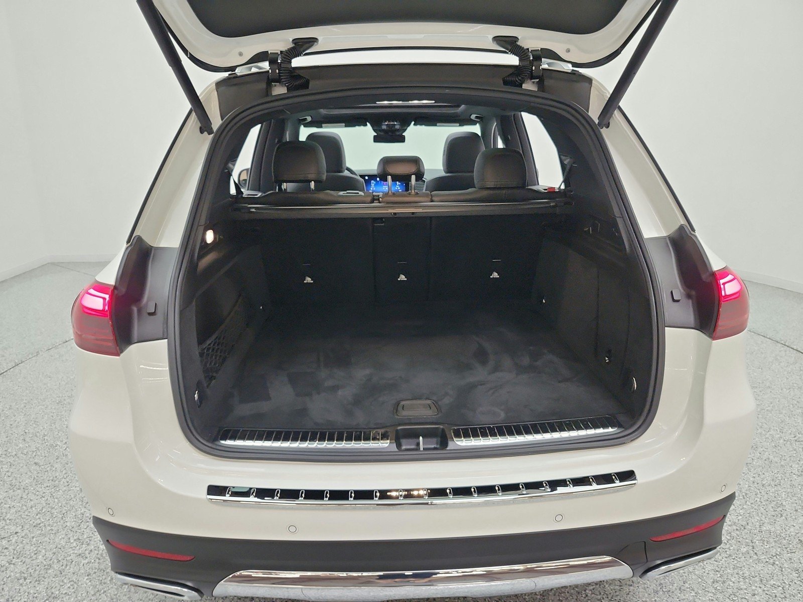 Certified Used 2024 Polar White Mercedes-Benz GLE 350 4MATIC® SUV image 19