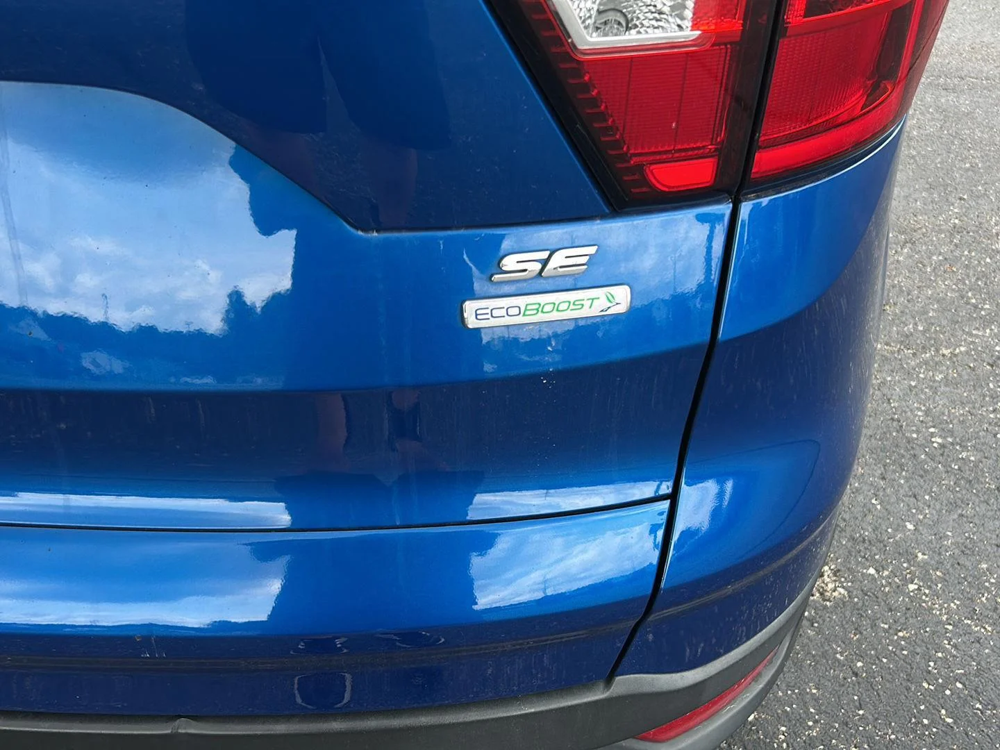 Used 2019 Lightning Blue Ford SE image 5