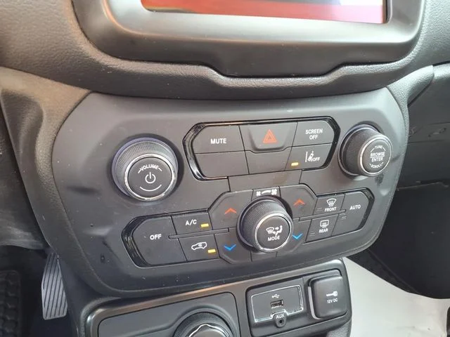 Used 2023 Red Jeep Latitude image 22