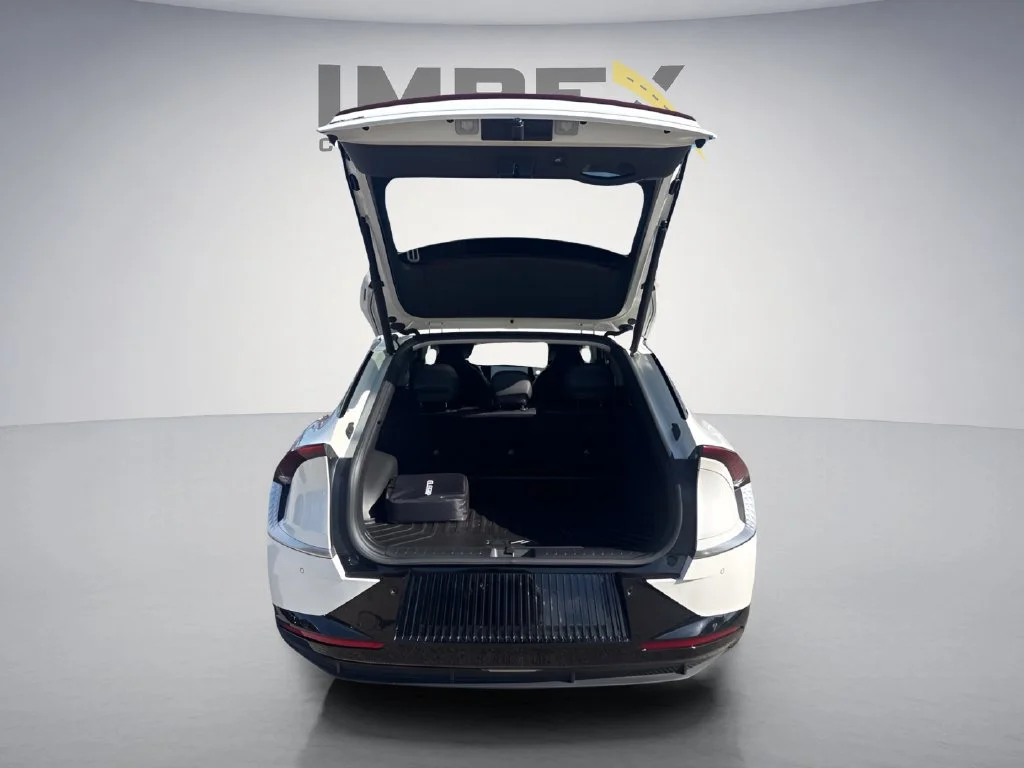 Used 2023 White Kia Wind image 30