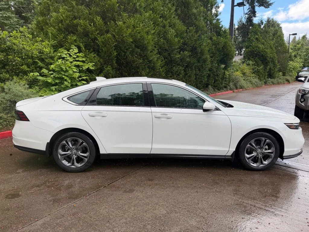 Used 2023 Platinum White Honda EX image 3