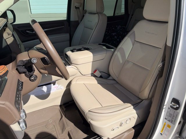 Used 2023 White GMC Denali image 10