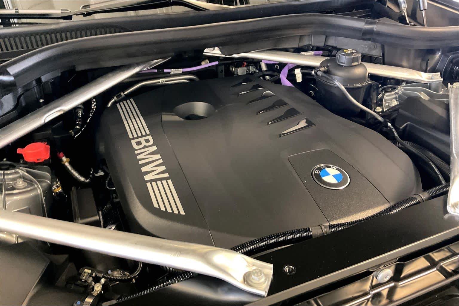 New 2026 Skyscraper Grey Metallic BMW xDrive40i image 17