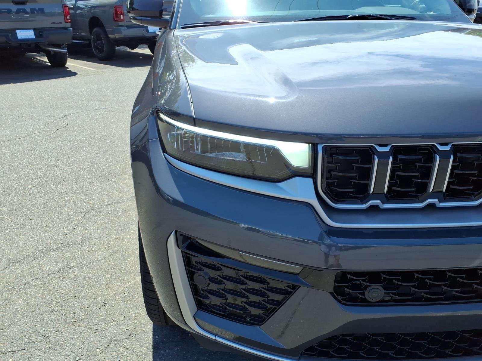 New 2026 Baltic Gray Metallic Clear-Coat Exterior Paint Jeep Summit image 15