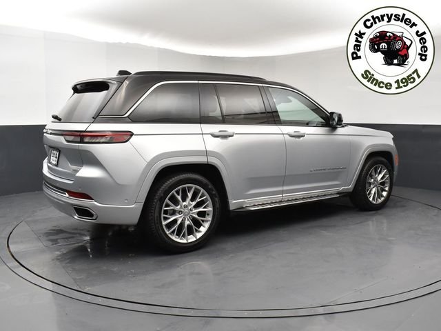Used 2024 Silver Jeep Summit image 6