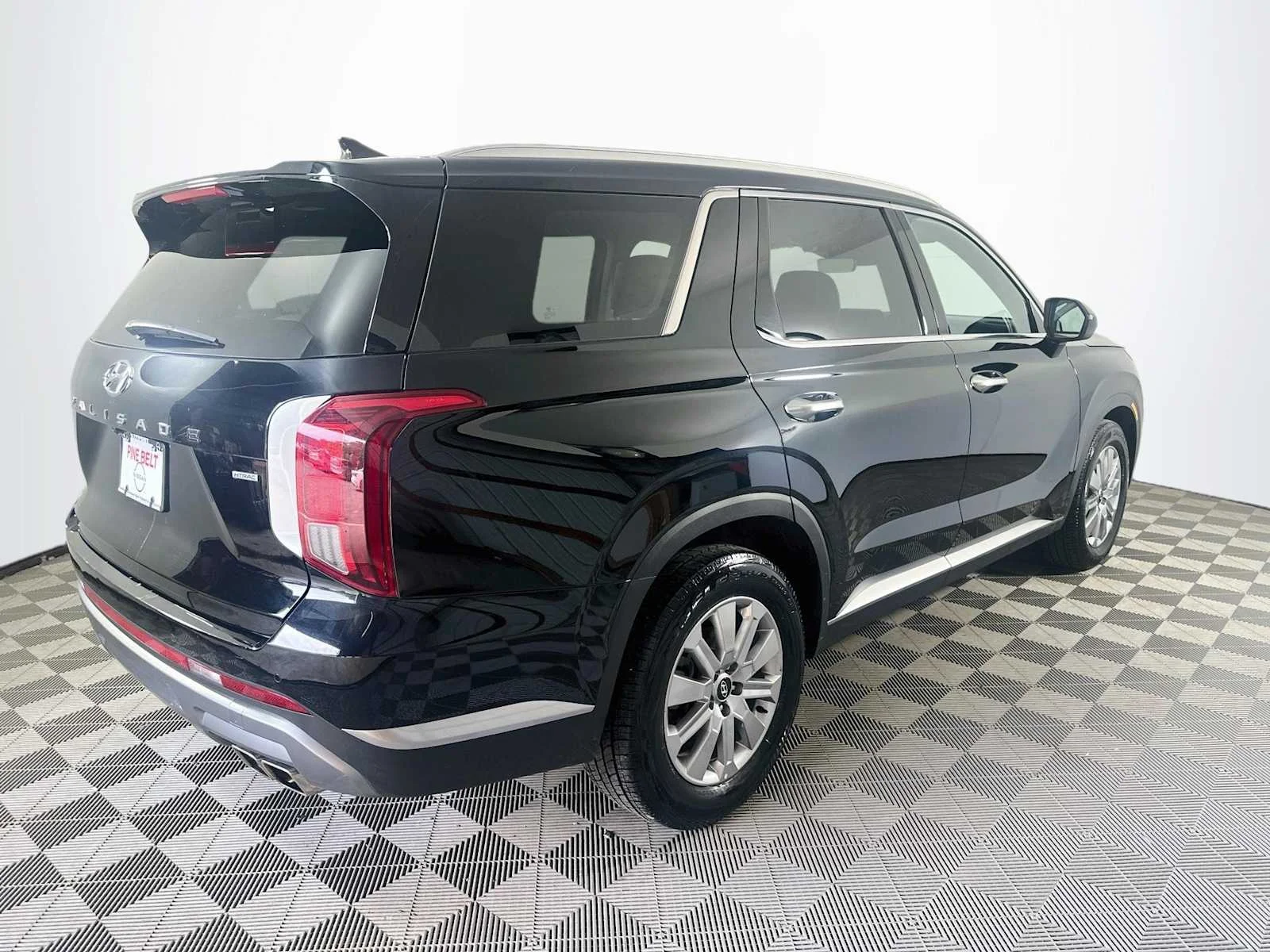 Used 2025 Abyss Black Pearl Hyundai SEL image 4
