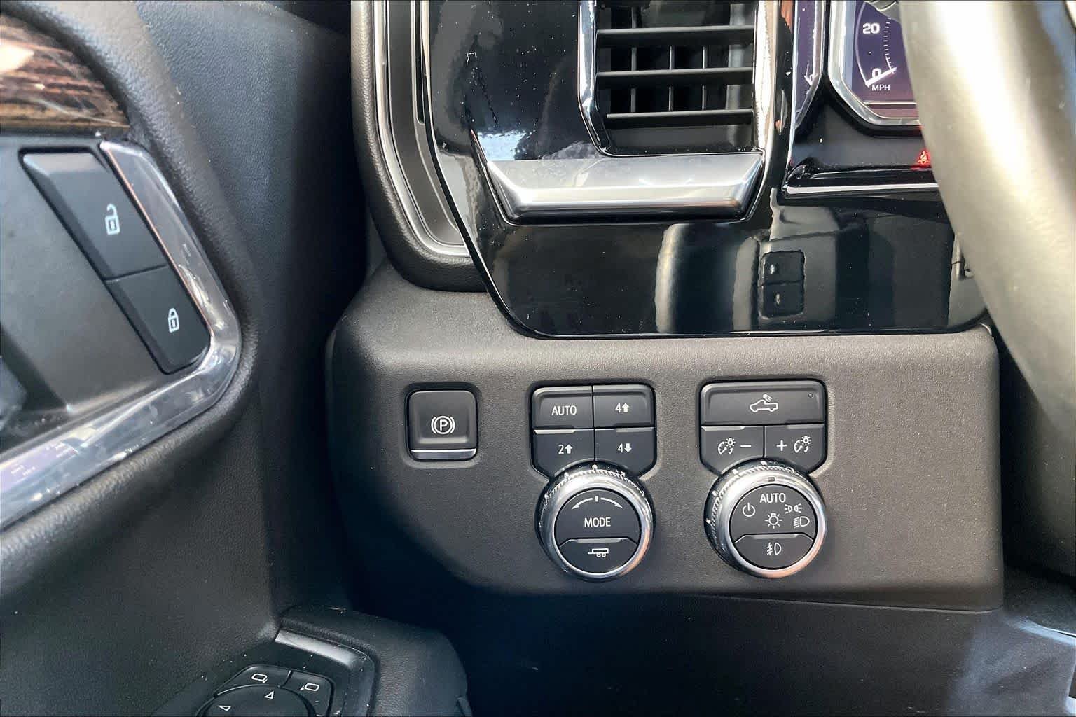 Used 2024 Onyx Black GMC Elevation image 30