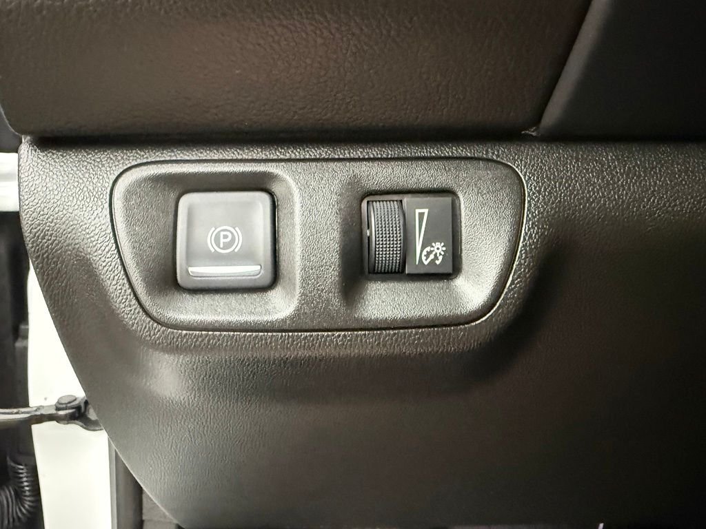 Used 2023 Summit White GMC SLT image 29