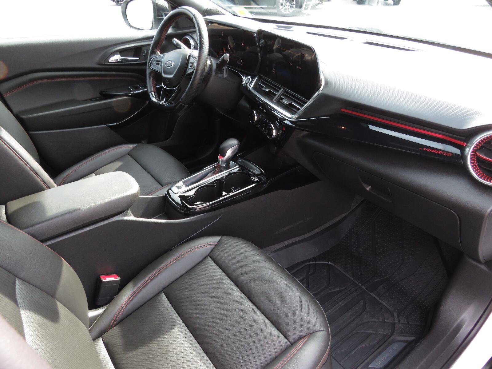 Used 2025 Summit White Chevrolet 2RS image 17